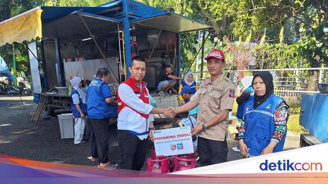 Pertamina Salurkan Bantuan Sembako untuk Korban Banjir di Mataram