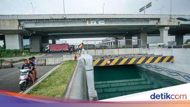 Cerita tentang Underpass Cikarang yang Tiba-tiba Jadi Kolam Renang