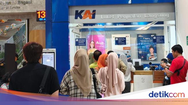 Sistem Tiket Kereta Api Sempat Eror, Penumpang 'Serbu' Stasiun Gambir