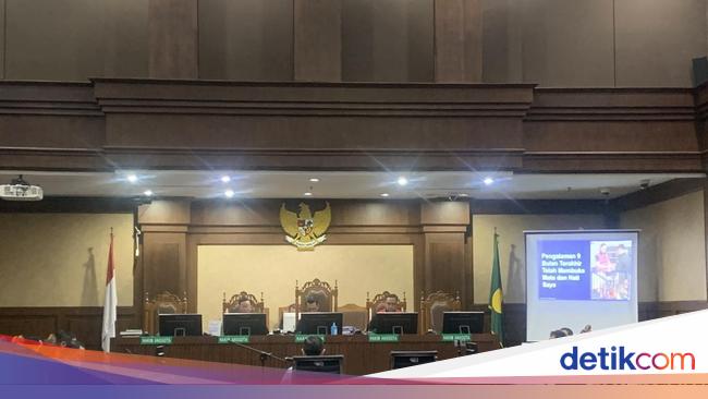 Tom Lembong Tuding Jaksa Tebang Pilih Tetapkan Tersangka Kasus Impor Gula