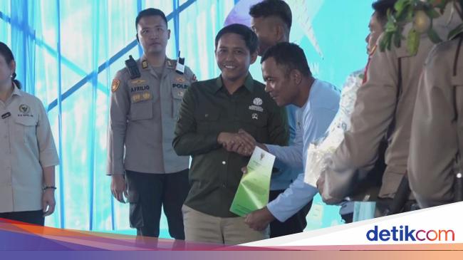 Menhut Serahkan Salinan SK Lahan ke KTH saat Tanam Jagung Kuartal III