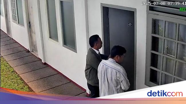 Ini Rekaman CCTV Detik-detik Diplomat Kemlu Ditemukan Penjaga Kos