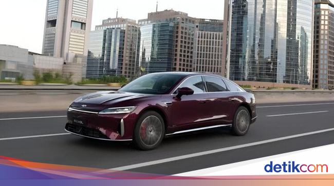 Tampang Sedan Hybrid Chery yang Laku 50 Ribu Unit dalam 24 Jam