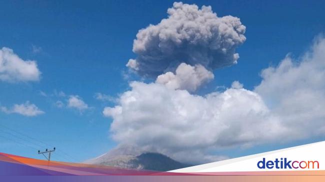 Warga Diimbau Waspada Letusan Gunung Lewotobi Imbas Sumbatan Gas