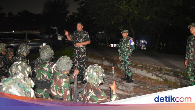 Asops Danpasmar 1 Tinjau Langsung Latihan Dasar Prajurit
