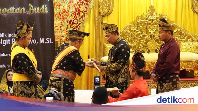 GPA: Anugerah Adat Ingatan Budi ke Kapolri Gambaran Sosok Jenderal Sigit