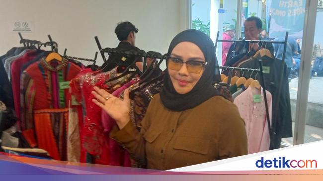 Iyeth Bustami Sibuk di DPR, tapi Dunia Hiburan Tetap di Hati