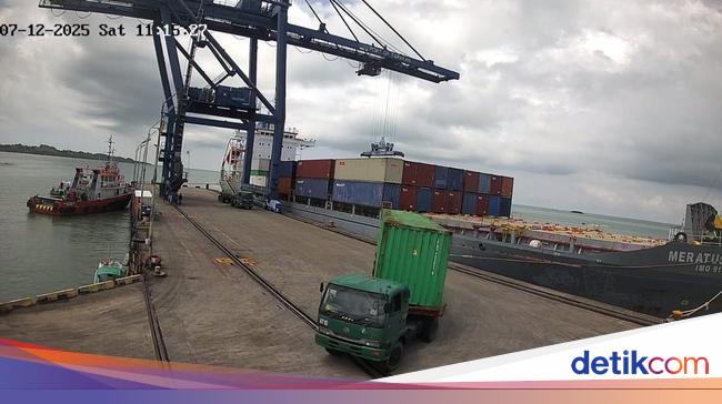 Alat Bongkar Muat Peti Kemas di TPK Tarakan Kembali Berfungsi