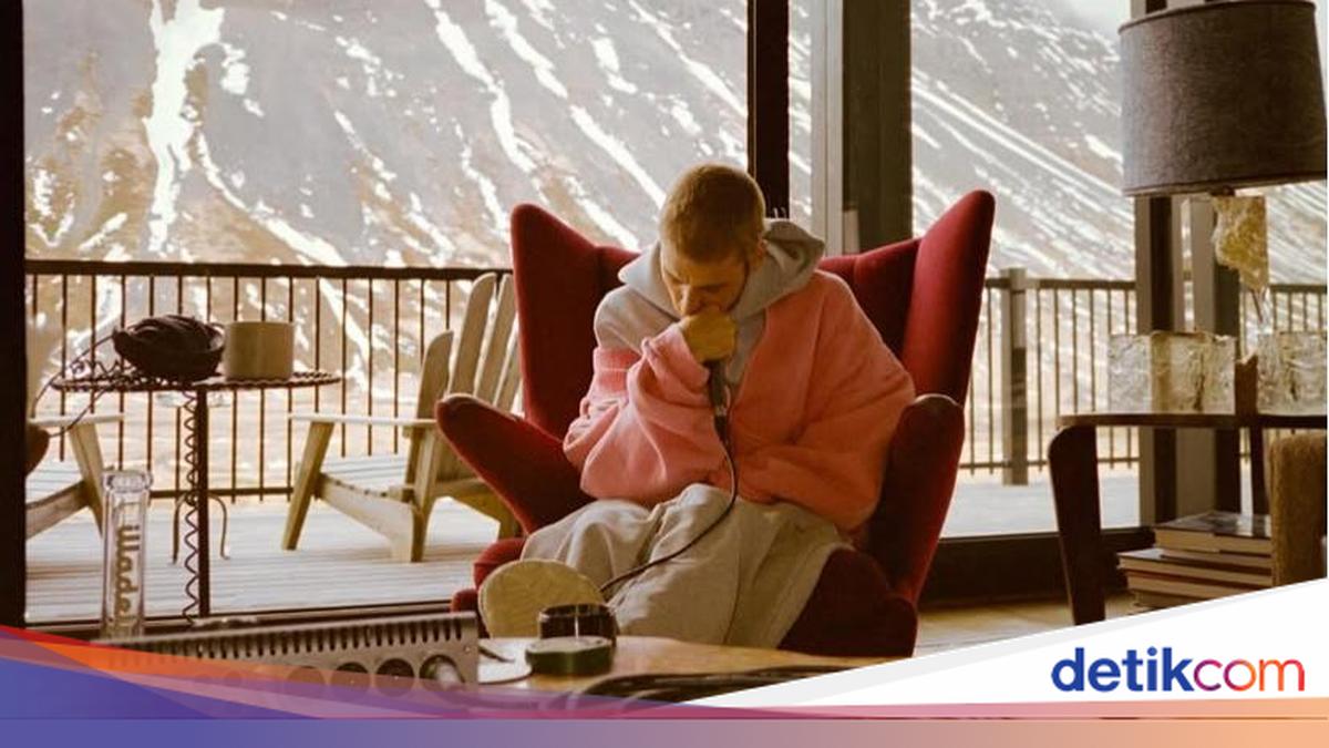 Bir olomon uning barcha teshiklarida bir civciv fucks