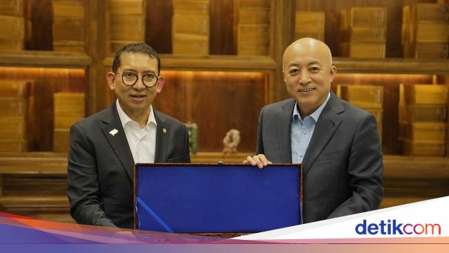 Menbud Serahkan Keris ke Museum Nasional China, Simbol Diplomasi Budaya