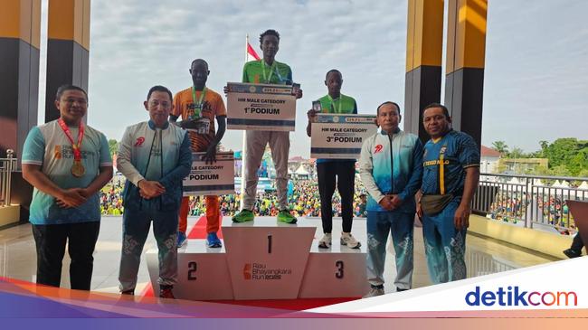 Riau Bhayangkara Run 2025の表彰台でケニアからのランナーの夢は本物になりました