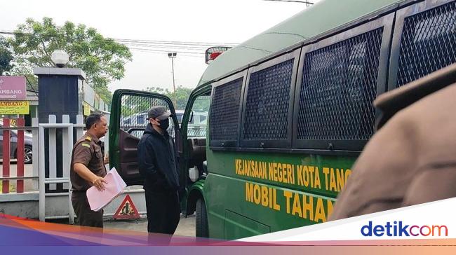 Jonathan Frizzy Tahan Sakit Efek Ambeien tapi Tetap Kooperatif Ditahan