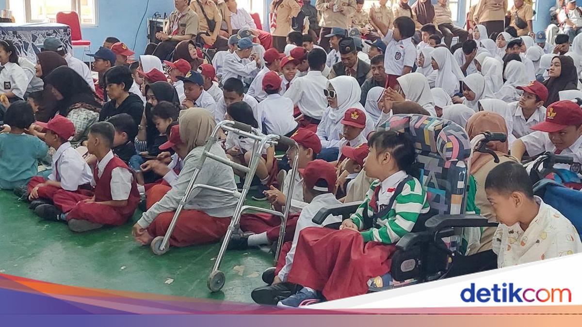 Bahagia tapi Deg-degan Ayah Antar ABK Sekolah di SLBN A Cimahi