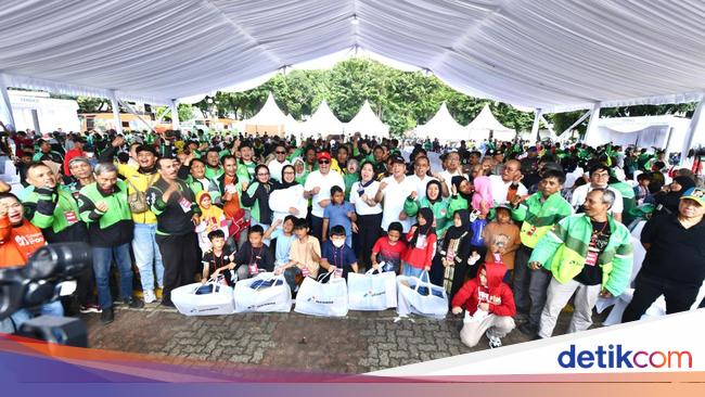 Pertamina Bagikan 1.000 Seragam Sekolah &amp; Alat Tulis untuk Anak Ojol