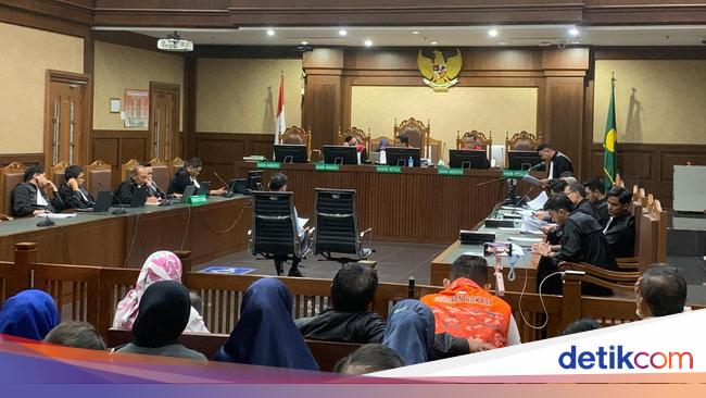 Tom Lembong Merasa Sidang Bak Perang, Bantah Tunjuk Produsen Gula Tertentu