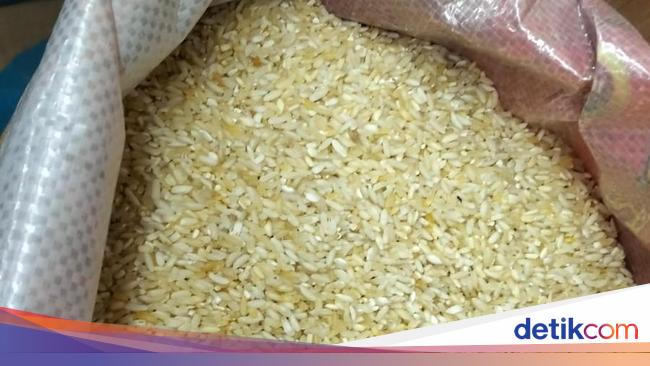 Banyak Beras Premium Jadi-jadian, Ritel Janji 'Bersih-bersih' Rak Toko