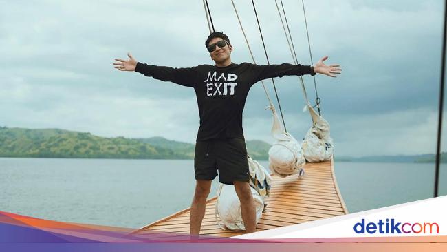 Desta Akui Nyaris Patah Kaki Saat Jatuh dari Moge