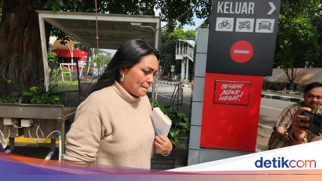 Maria Magdalena Eks Stafsus Menaker Bungkam Usai 4 Jam Diperiksa KPK
