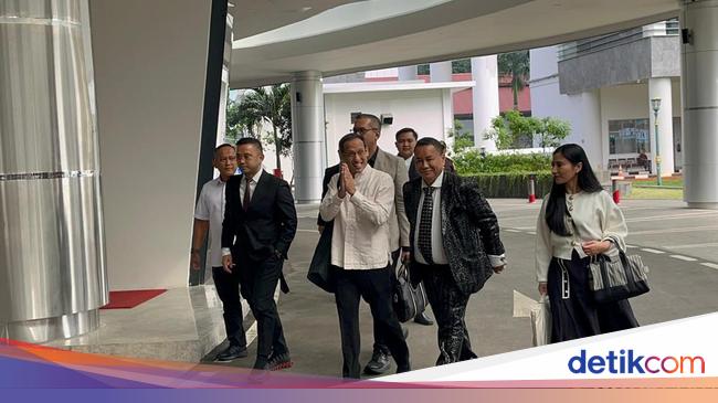Didampingi Hotman, Nadiem Makarim Diperiksa Lagi di Kasus Pengadaan Laptop
