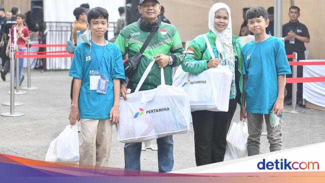Bagikan Perlengkapan Sekolah ke Ojol-Opang, Pertamina Gandeng Produk Lokal
