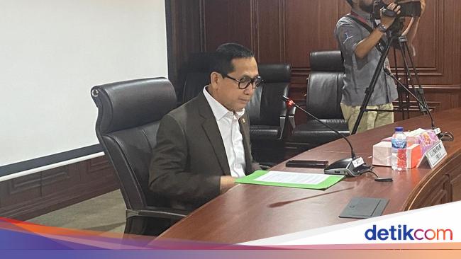 Anggota DPR Gestur Tak Senonoh Saat Live TikTok, Ngaku Tak Sadar Direkam