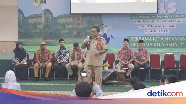 Rano Karno Pantau MPLS SMP Al-Iklhas dan SMAN 6: Harus Positif-Bermanfaat