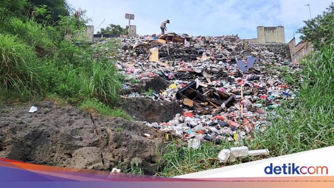 Andra Soni Minta Walkot Serang Segera Bereskan Sampah di Sungai Cibanten