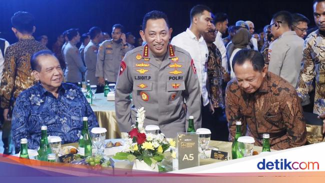 Kapolri Hadiri Malam Puncak Hoegeng Awards 2025