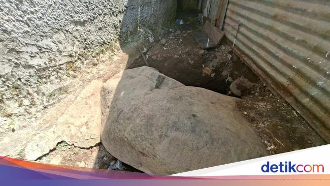 Batu dengan Simbol Misterius Ditemukan di Bandung, Beratnya 2,5 Ton