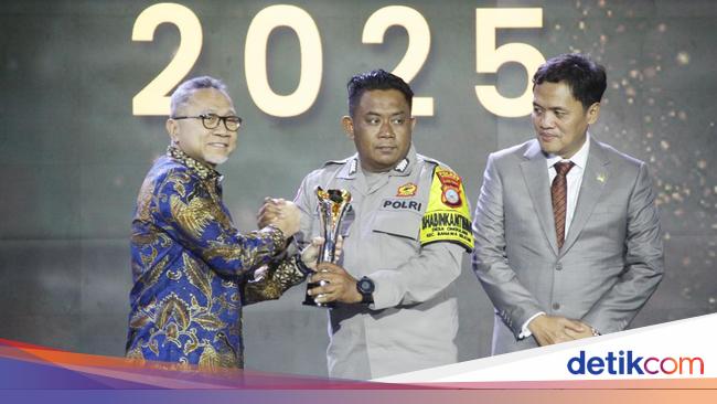 Bripka Annas Raih Hoegeng Awards 2025 Kategori Polisi Tapal Batas dan Pedalaman