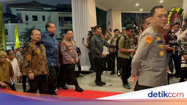 Chairul Tanjung Hadiri Malam Puncak Hoegeng Awards 2025