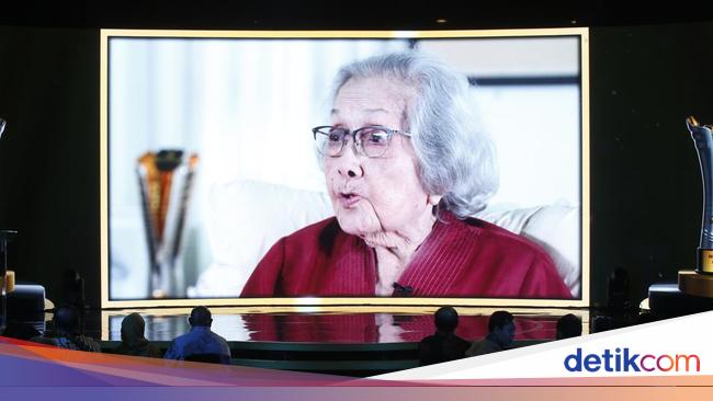 Eyang Meri Apresiasi Hoegeng Awards, Sampaikan Pesan 'Titip Polri'
