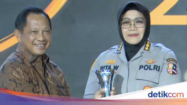 Kiprah Panjang Kombes Rita Peraih Polisi PPA Hoegeng Awards 2025