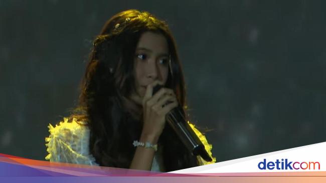 Prosa dan Lagu Menyentuh Quinn Salman Awali Malam Puncak Hoegeng Awards 2025