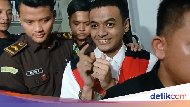 Vadel Badjideh Tebar Senyum Usai Sidang Dugaan Asusila Anak Nikita Mirzani