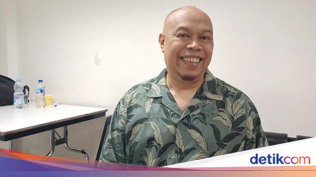 Klarifikasi Edwin Super Bejo soal Viral Video Jualan Roti Pikul di Pasar