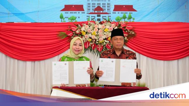 Menteri ATR Serahkan Sertifikat di Sulut, Janji Selesaikan PR Pertanahan