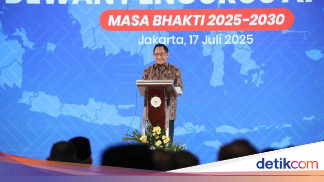 Kukuhkan Dewan Pengurus APKASI, Mendagri Minta Bupati Naikkan PAD