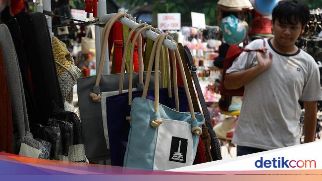 Ekonomi RI Masih Diselamatkan 'Warung', Bukan 'Gedung Pencakar Langit'