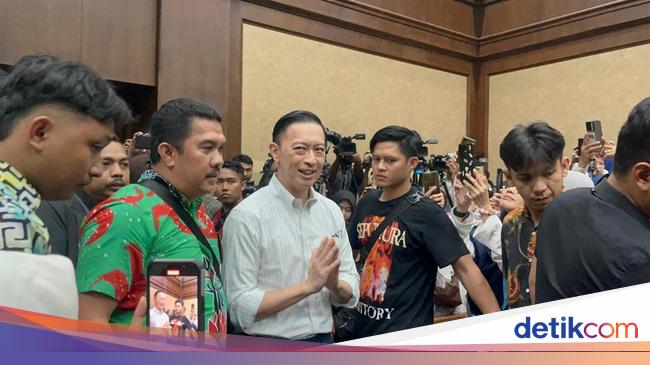 Ekspresi Tom Lembong Jelang Pembacaan Sidang Vonis Kasus Gula
