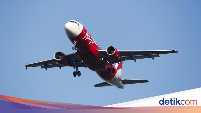 Terpopuler: Pendaratan AirAsia yang Bikin Pramugari-Penumpang Bingung