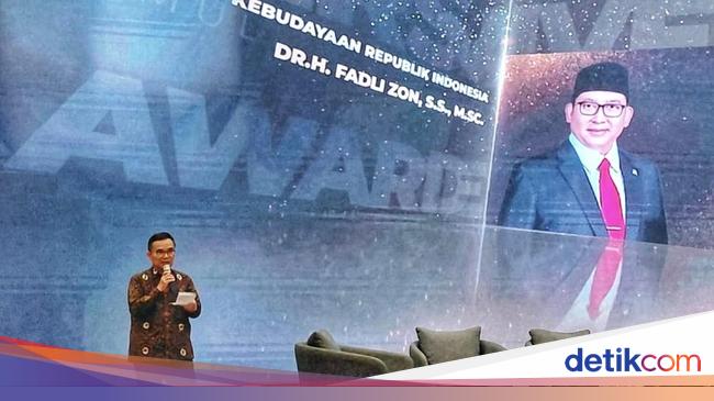 Menbud Fadli Zon Terima Penghargaan Pena Emas 2025 dari FPRMI