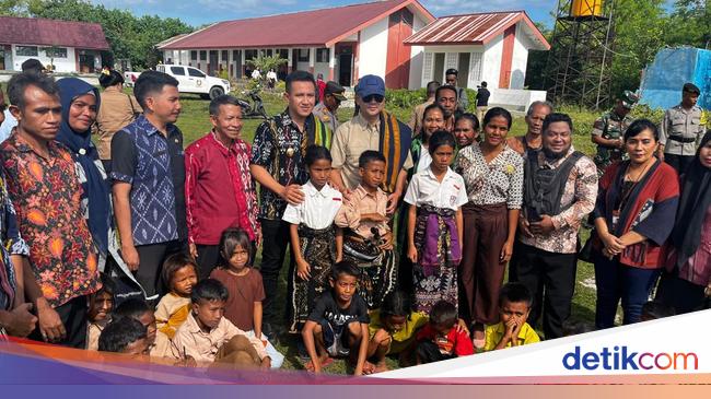 Menteri Iftitah Tinjau Pembangunan Toilet Sekolah di Sumba Barat Daya