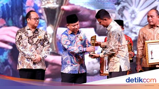 Walkot Tangerang Raih Penghargaan Tata Kelola Pemerintahan Terbaik FPRMI
