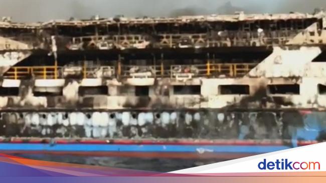 Kebakaran KM Barcelona di Sulut Sudah Padam, Kapal Masih Terapung