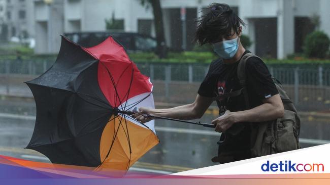 Topan Wipha Mengamuk di Hong Kong, Ribuan Turis Terlantar di Bandara