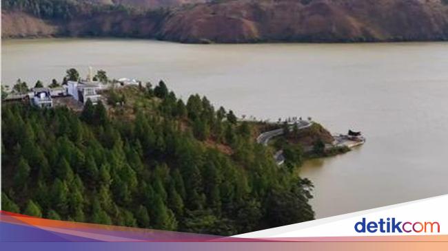 Air Danau Toba Berubah Jadi Keruh, Gubernur Bobby Tunggu Hasil Uji Sampel