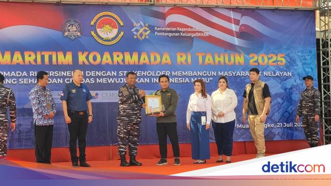 CT Arsa dan Koarmada RI Gelar Sunatan Massal-Periksa Mata di Muara Angke