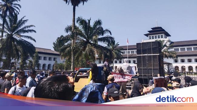 Pekerja Wisata Unjuk Rasa di Gedung Sate Besok, Protes Larangan Study Tour