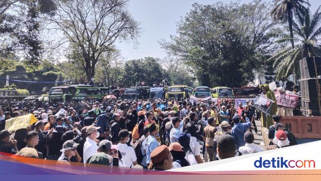 Ikut Demo Dedi Mulyadi, Asosiasi Jip Merapi Ungkap Dampak Larangan Study Tour